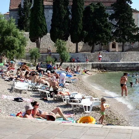 And By The Sea Hvar - 141 بيت ضيافة