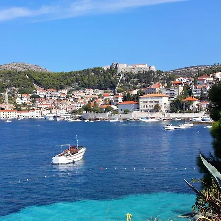 And By The Sea Hvar - 141 بيت ضيافة هفار