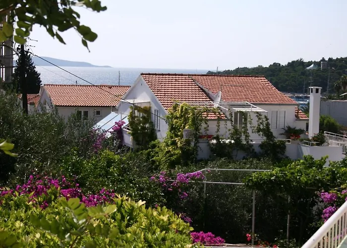 And By The Sea Hvar - 141 Konukevi 3*